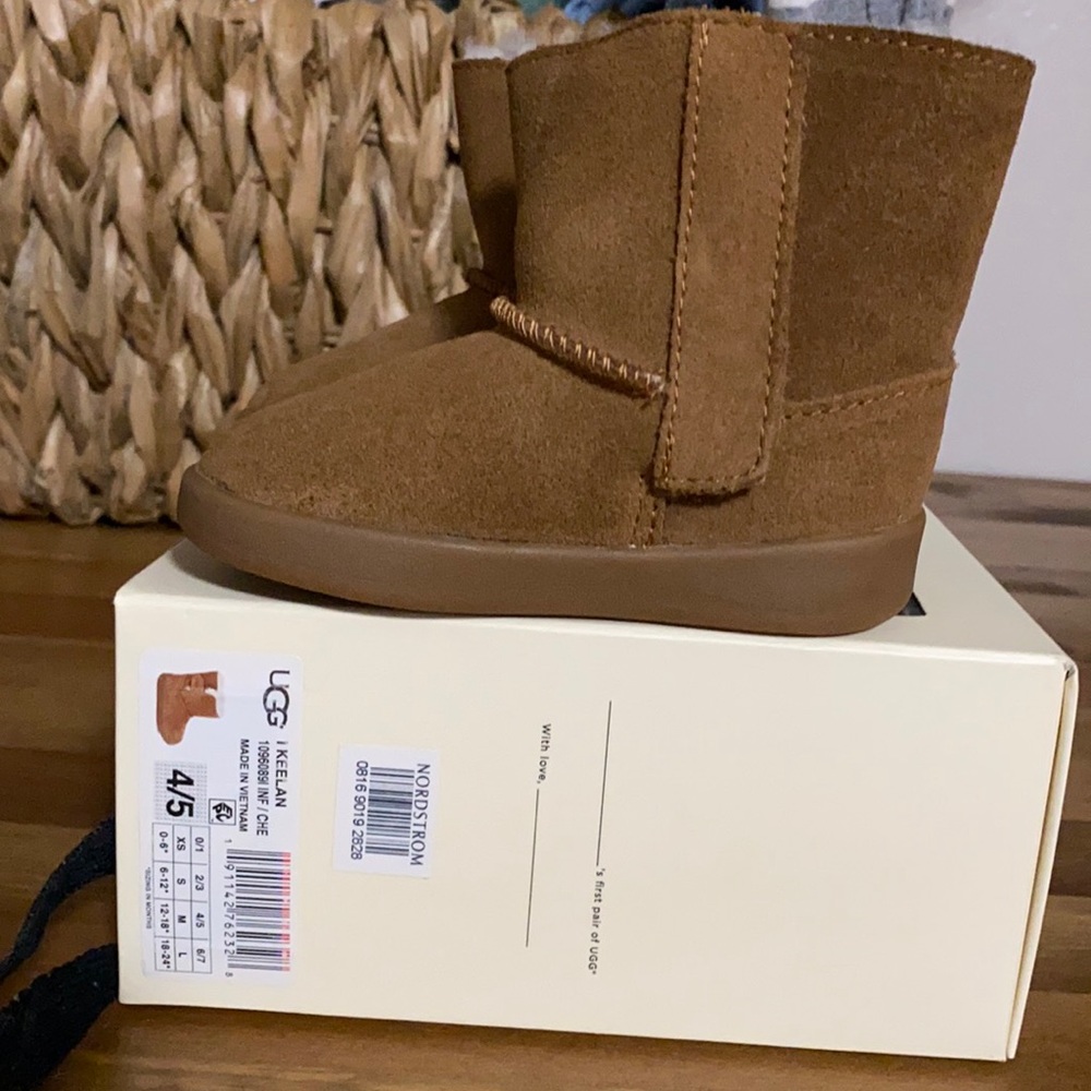 Baby Uggs size 4/5